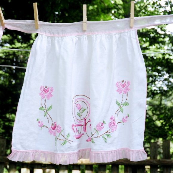 VTG 'Tea Time' Pink & White Embroidered Half Apron